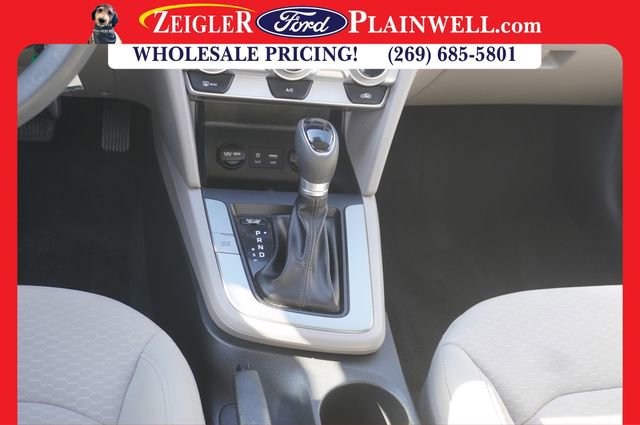 Used 2019 Hyundai Elantra SE image 15