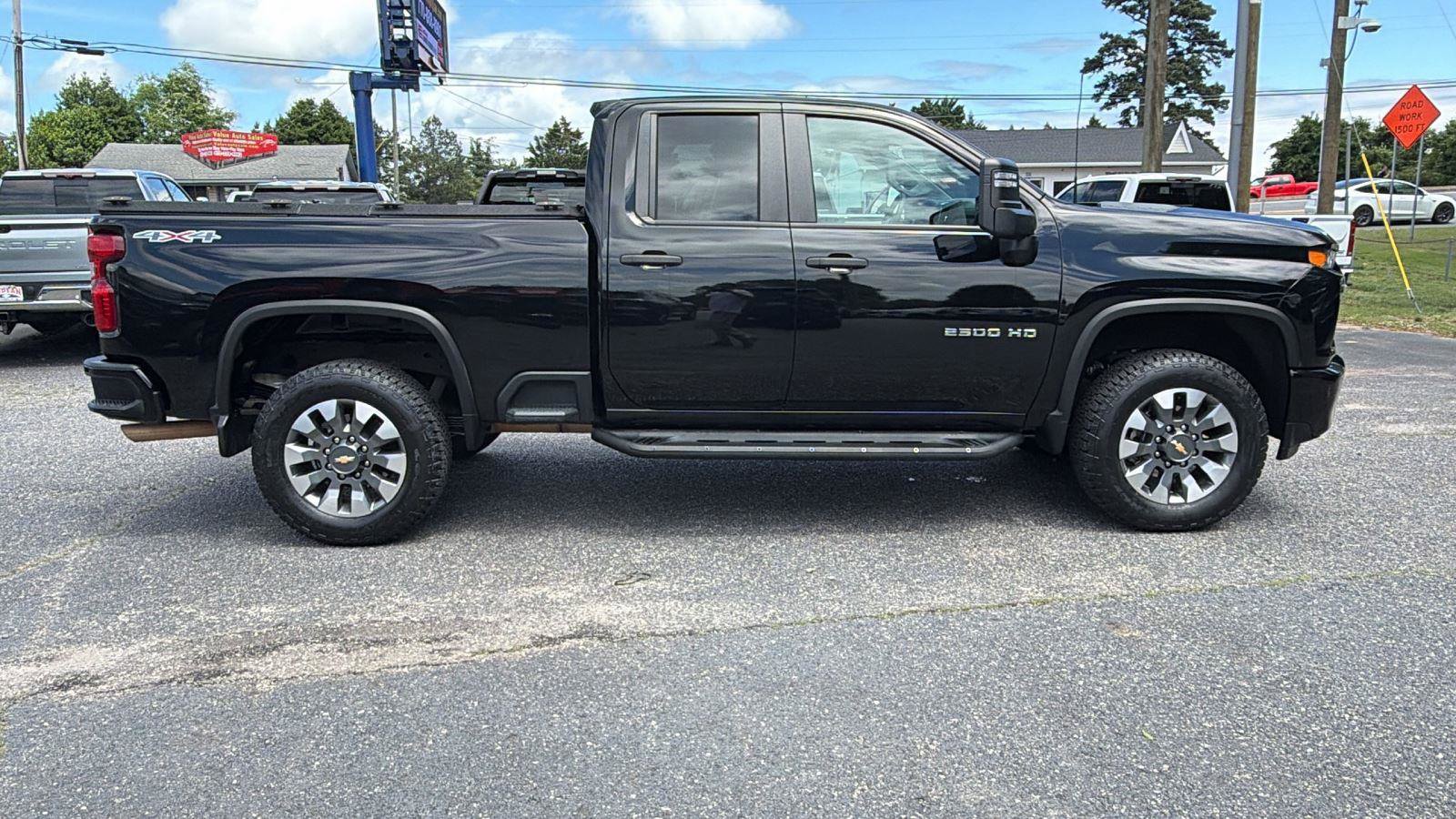 Used 2022 Chevrolet Silverado 2500 Custom w/ Custom Value Package AWD/4WD image 4