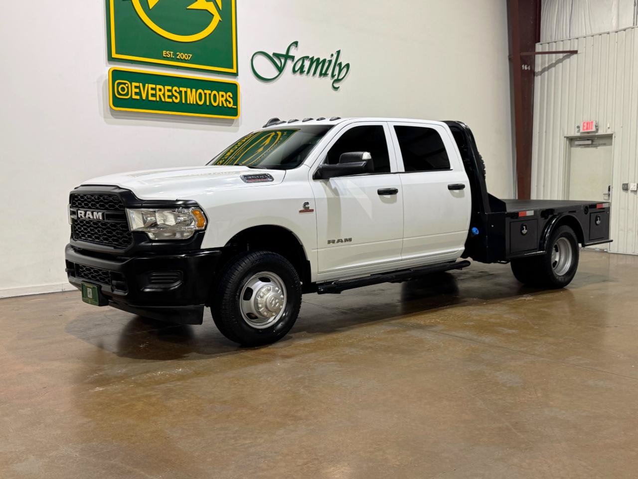 Used 2022 RAM 3500 Tradesman AWD/4WD image 3