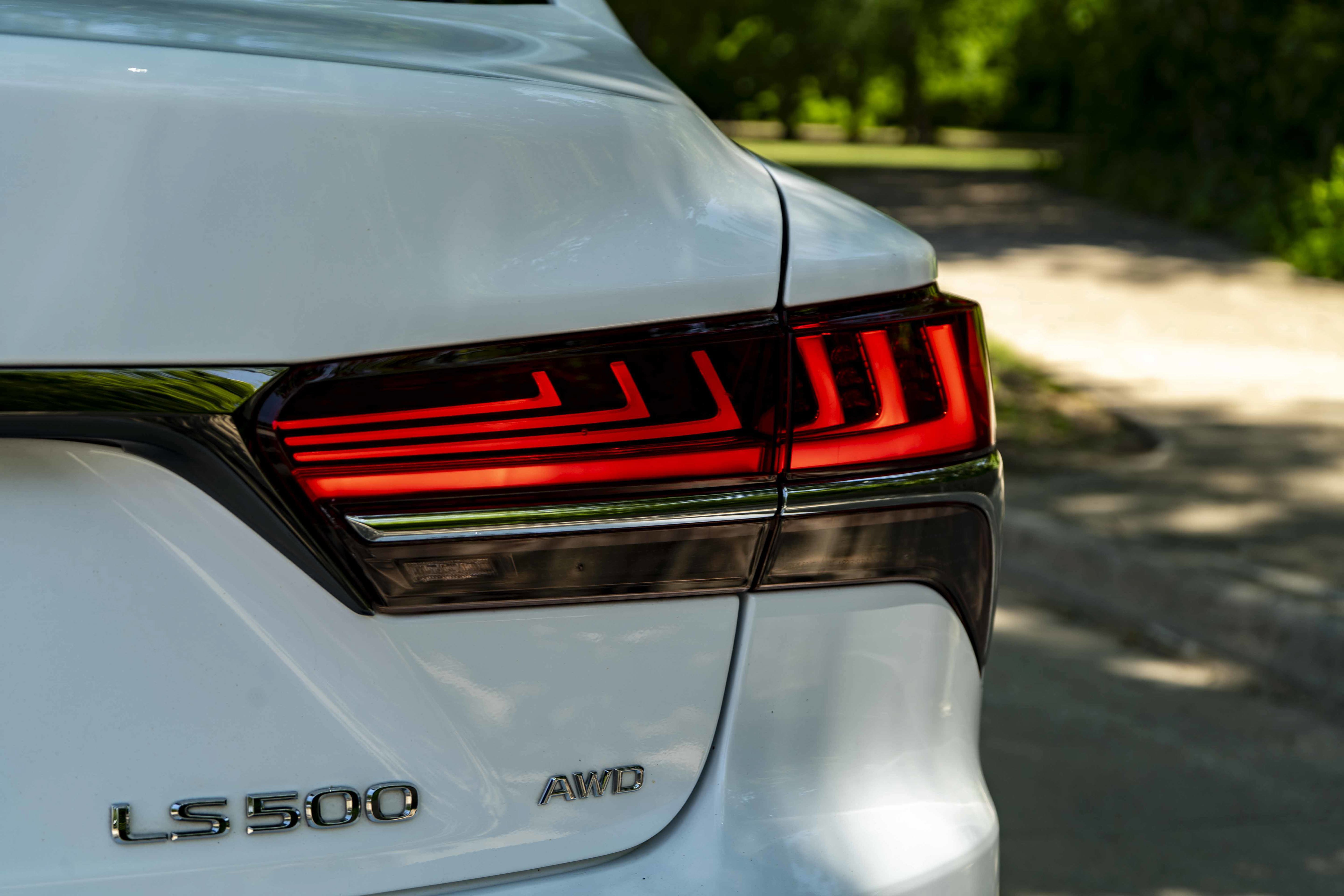 Used 2019 Lexus LS 500 F Sport w/ Accessory Package (Z2) AWD/4WD image 12
