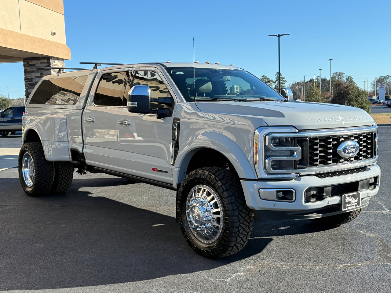 Used 2025 Ford F450 Platinum w/ Platinum Plus Package image 4
