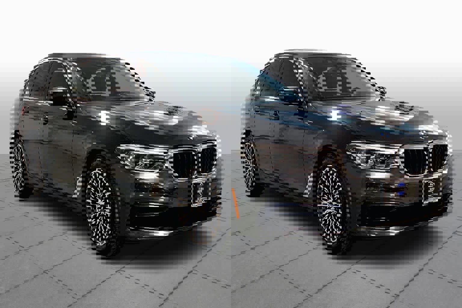 Used 2019 BMW 530i xDrive w/ Executive Package image 2