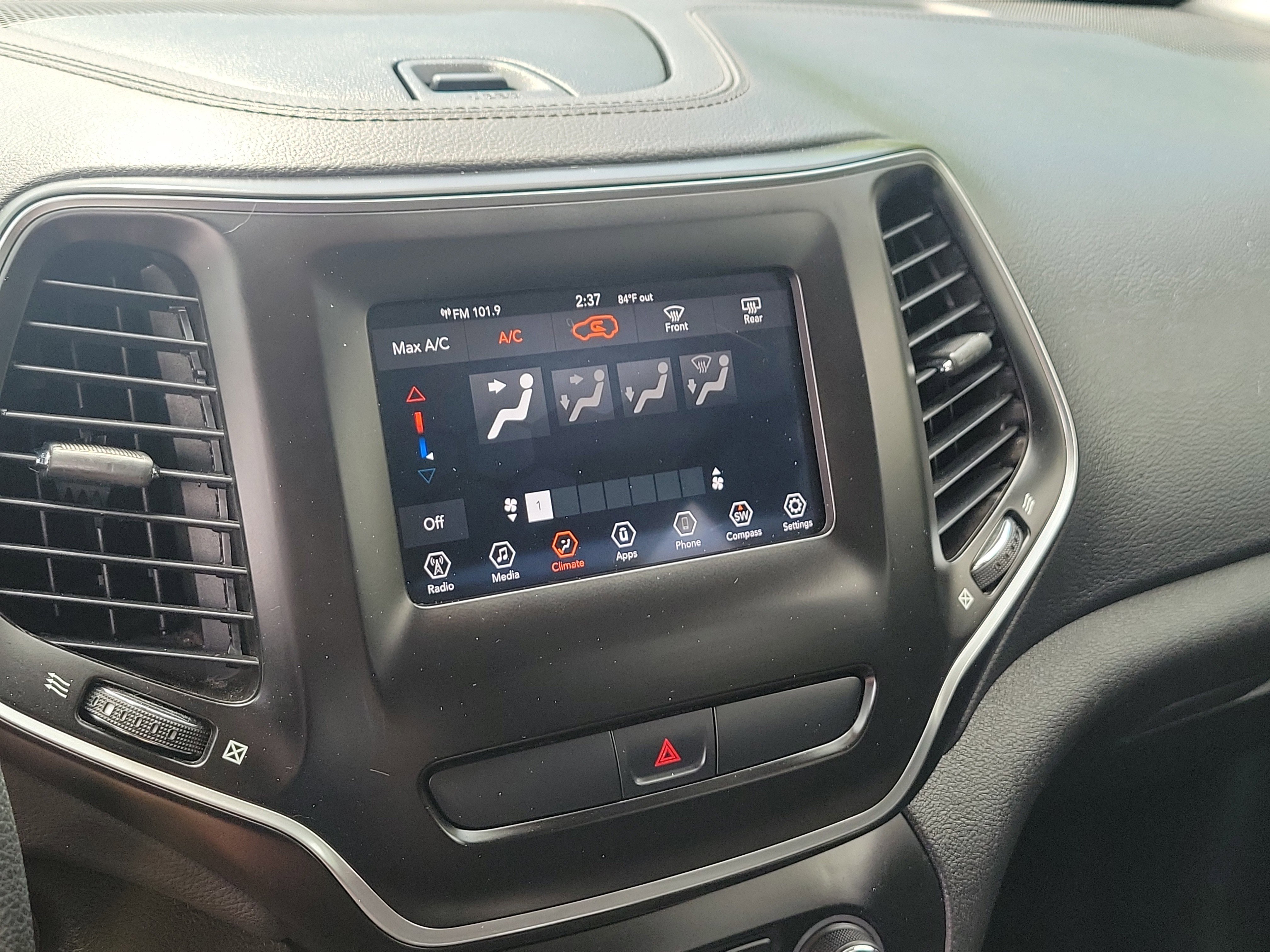Used 2019 Jeep Cherokee Latitude w/ Popular Appearance Group FWD image 25