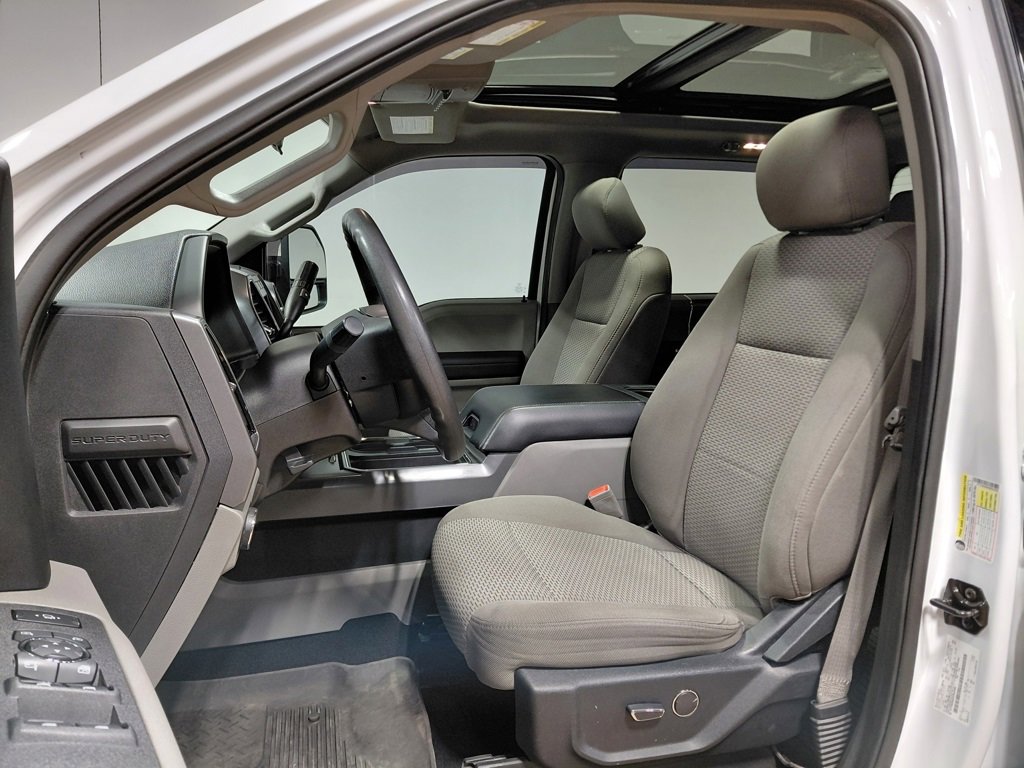 Used 2019 Ford F250 XLT w/ XLT Premium Package image 3