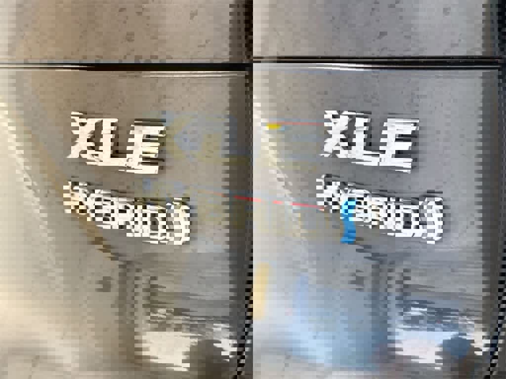 Used 2021 Toyota Venza XLE w/ Softex Package image 11