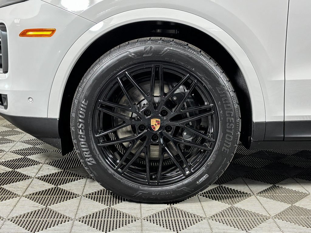 Certified 2026 Porsche Cayenne AWD/4WD image 38