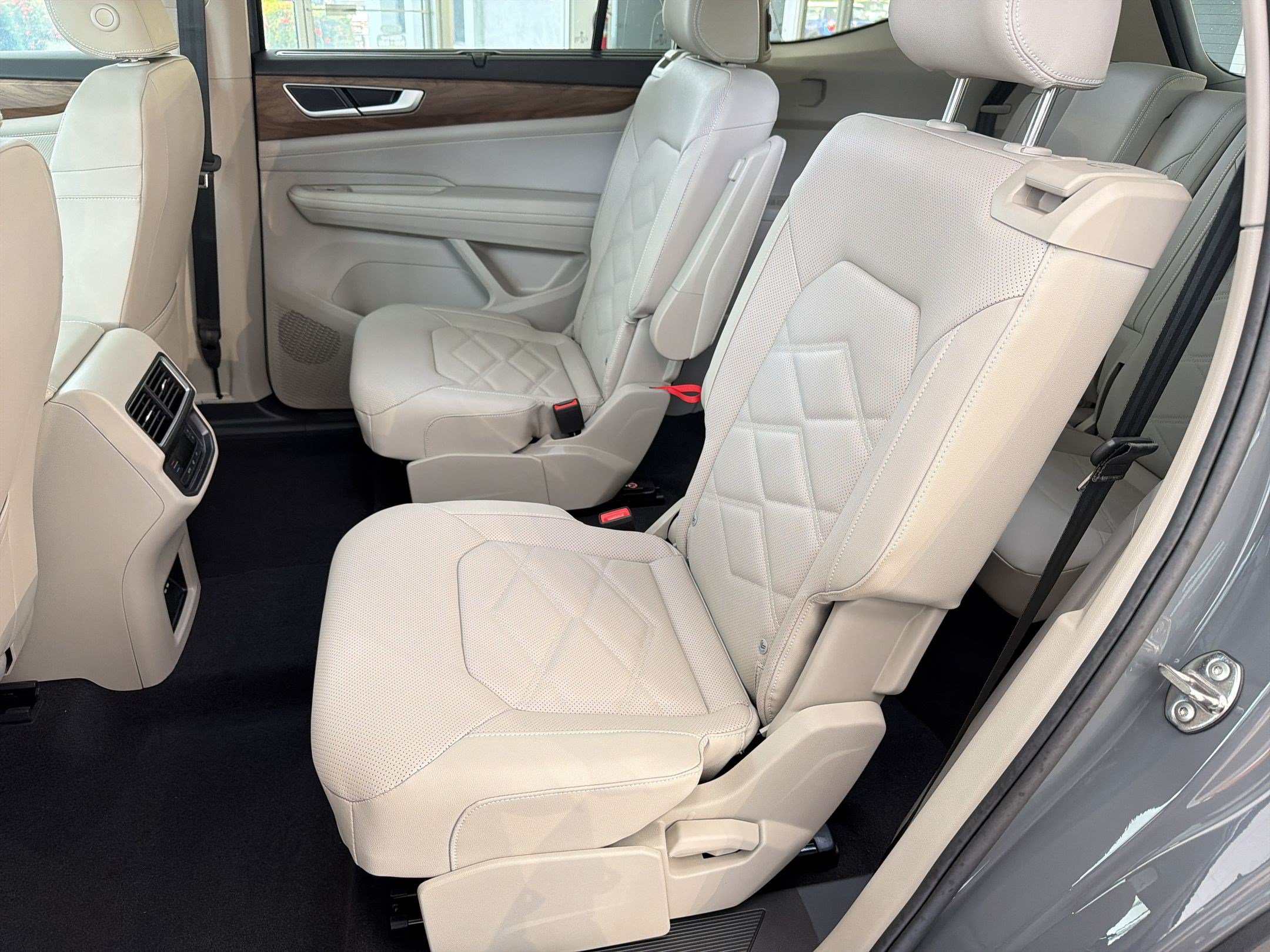 New 2026 Volkswagen Atlas SE FWD image 14