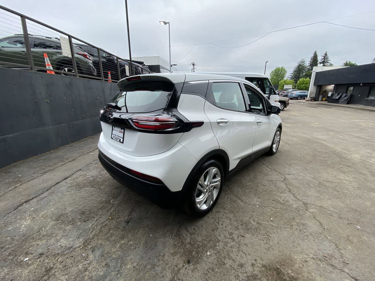 Used 2023 Chevrolet Bolt LT w/ Driver Confidence Package FWD image 6