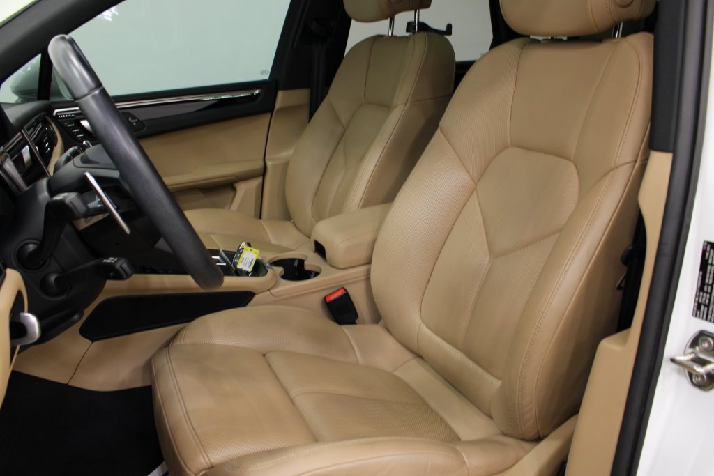 Used 2023 Porsche Macan AWD/4WD image 37