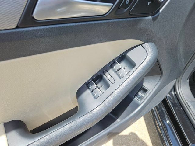 Used 2015 Volkswagen Jetta SE FWD image 14