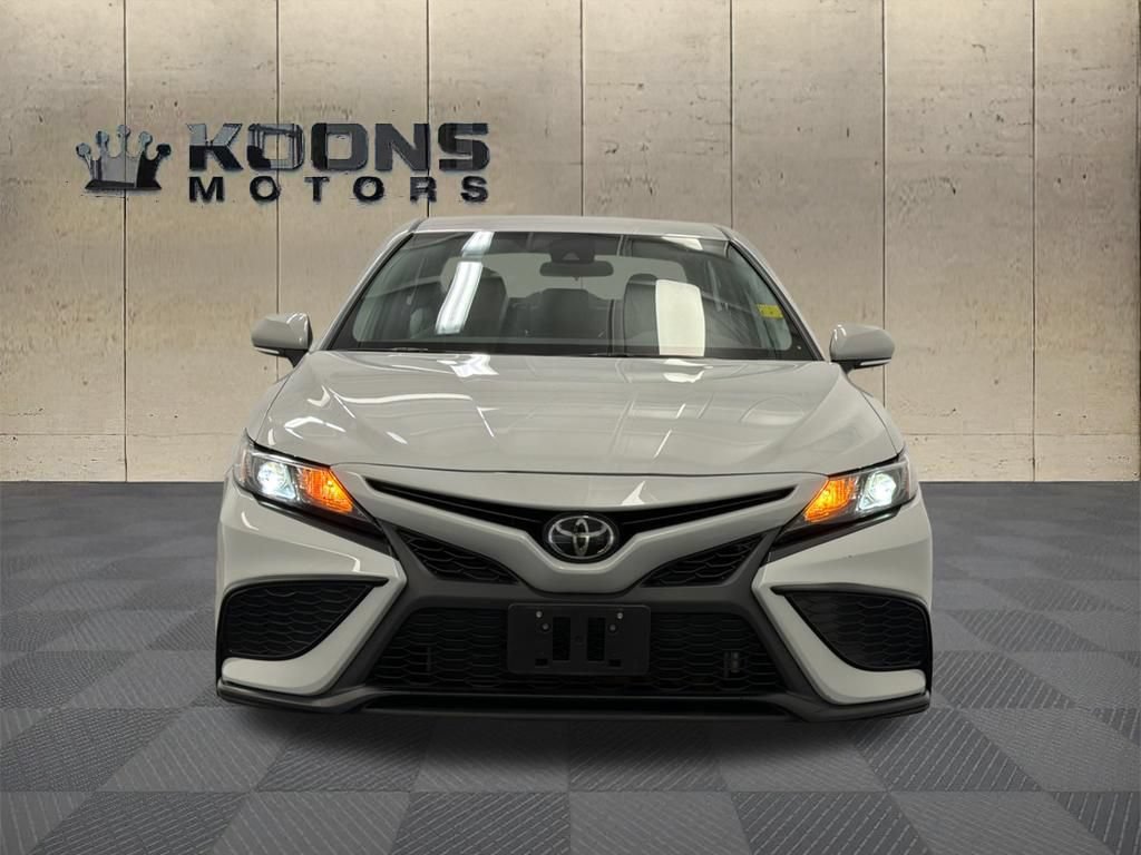 Used 2024 Toyota Camry SE FWD image 3