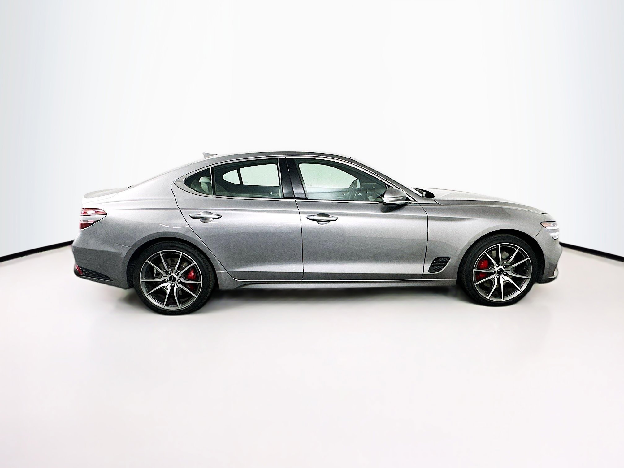 Used 2025 Genesis G70 2.5T image 10