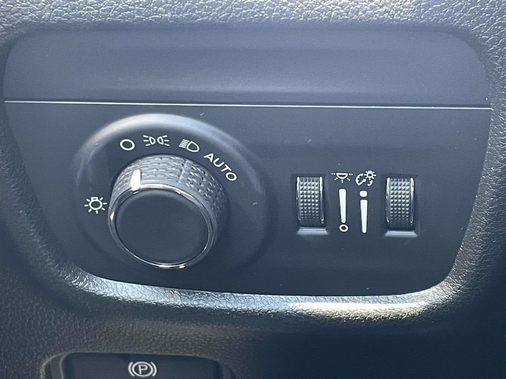 Used 2023 Jeep Grand Cherokee L Laredo AWD/4WD image 29