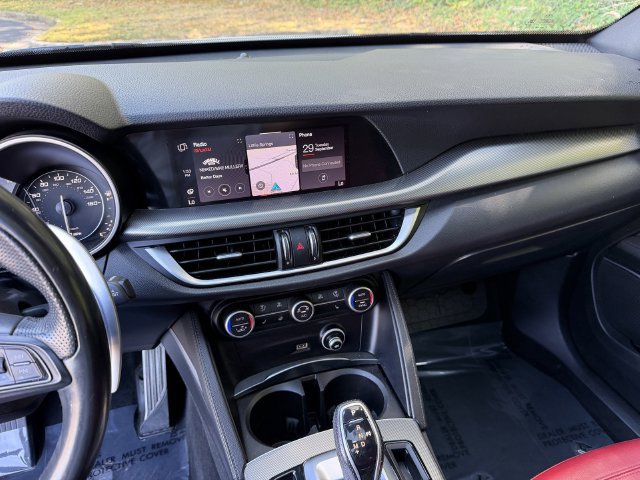 Used 2022 Alfa Romeo Stelvio Veloce AWD/4WD image 16