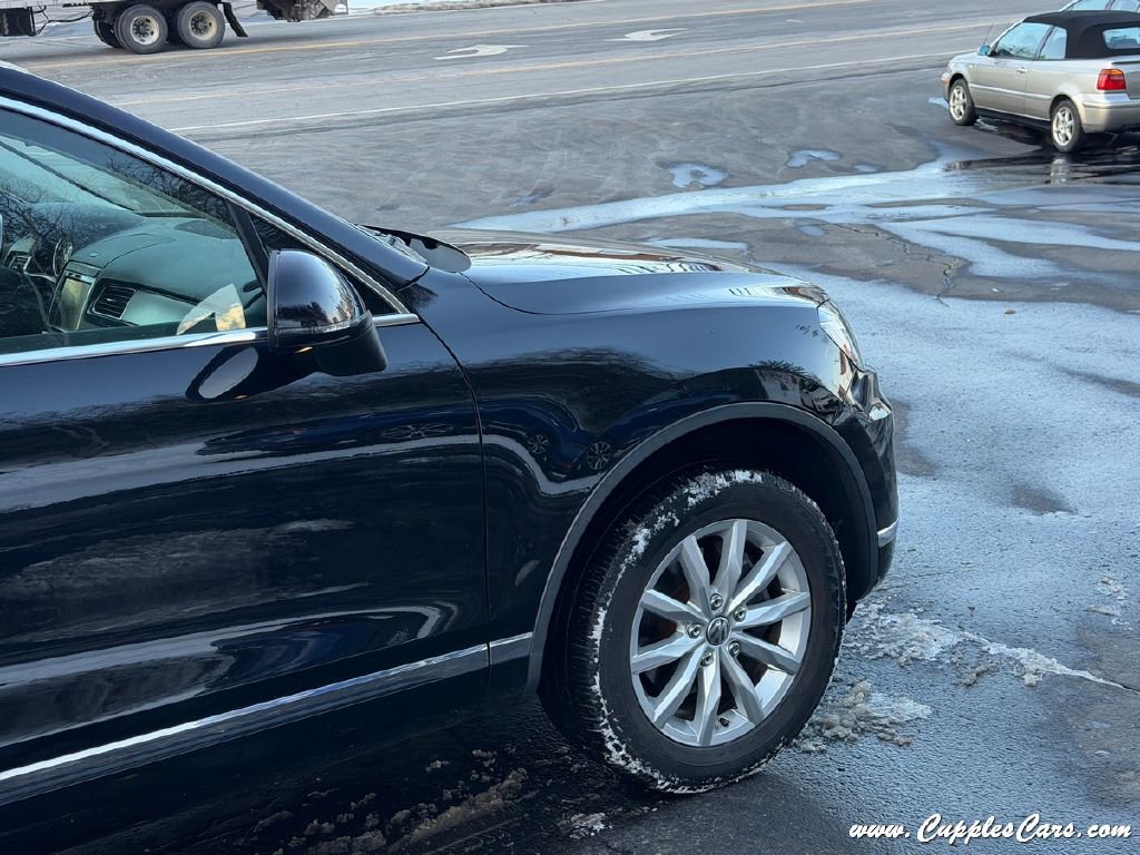 Used 2017 Volkswagen Touareg Sport AWD/4WD image 41
