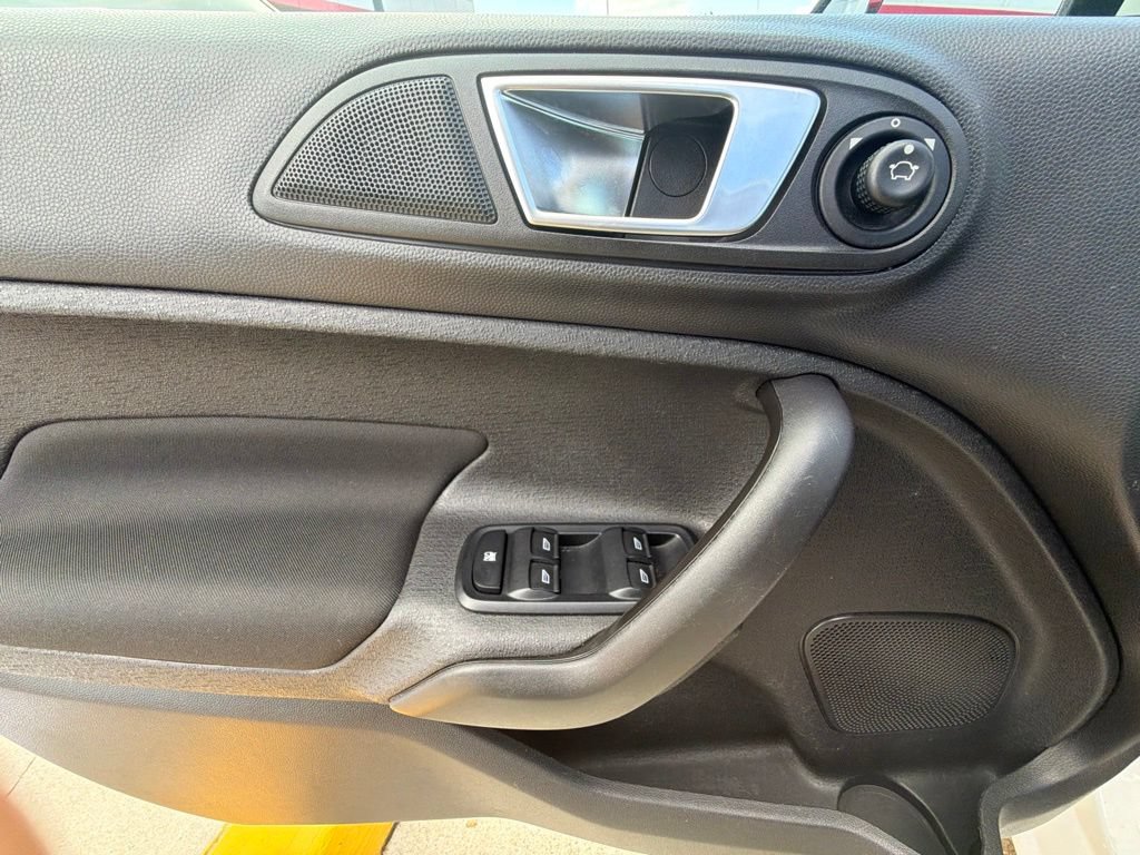 Used 2016 Ford Fiesta SE w/ Equipment Group 201A FWD image 12