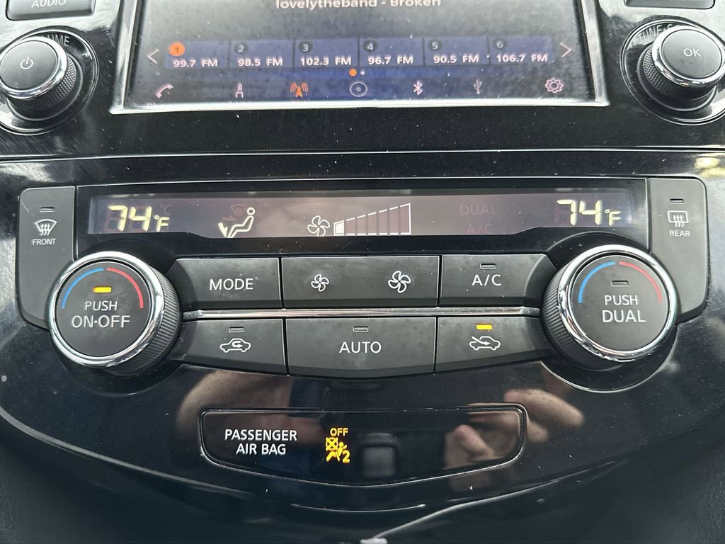 Used 2018 Nissan Rogue SV image 18