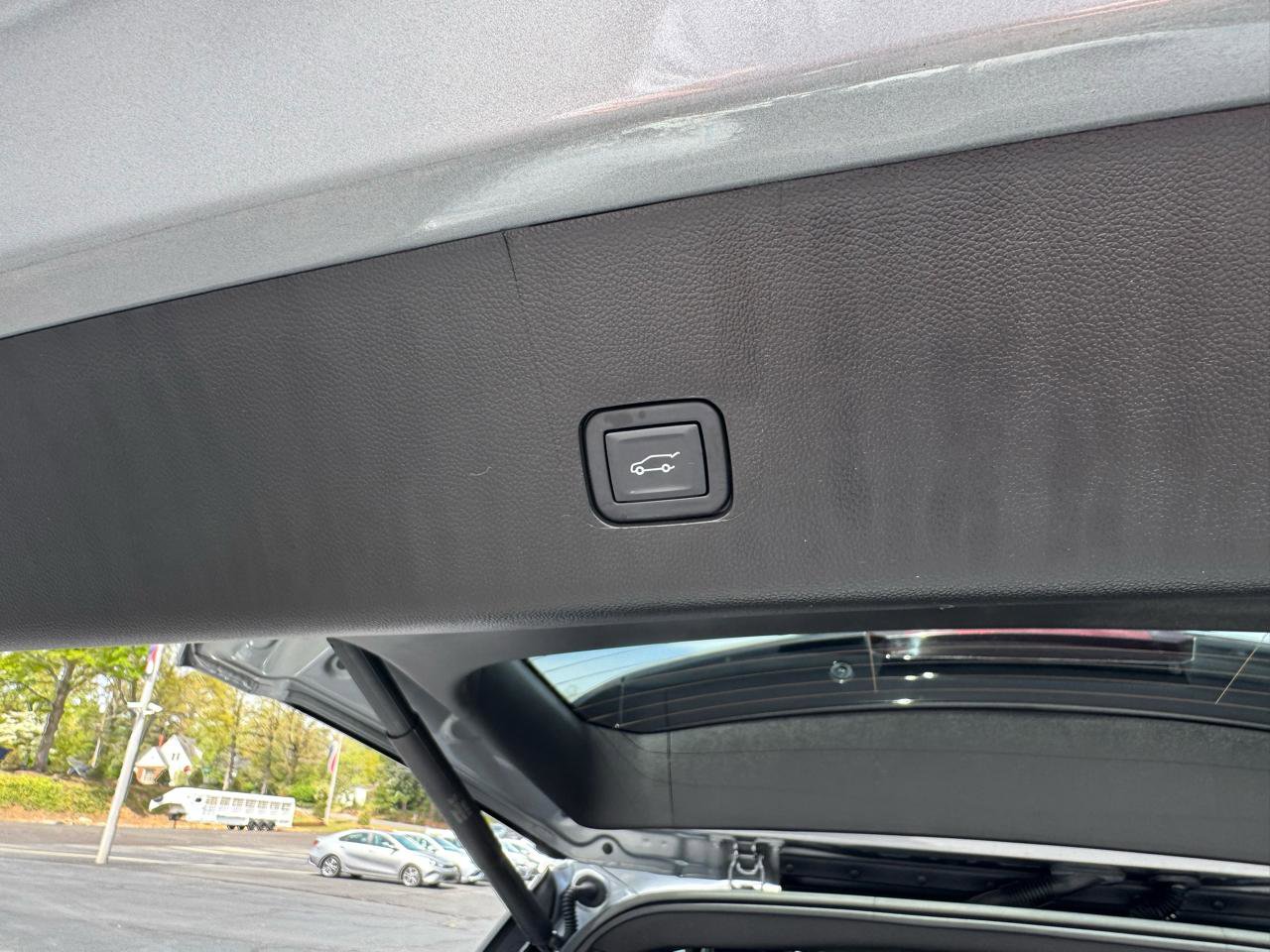 Used 2023 Chevrolet Traverse Premier image 25