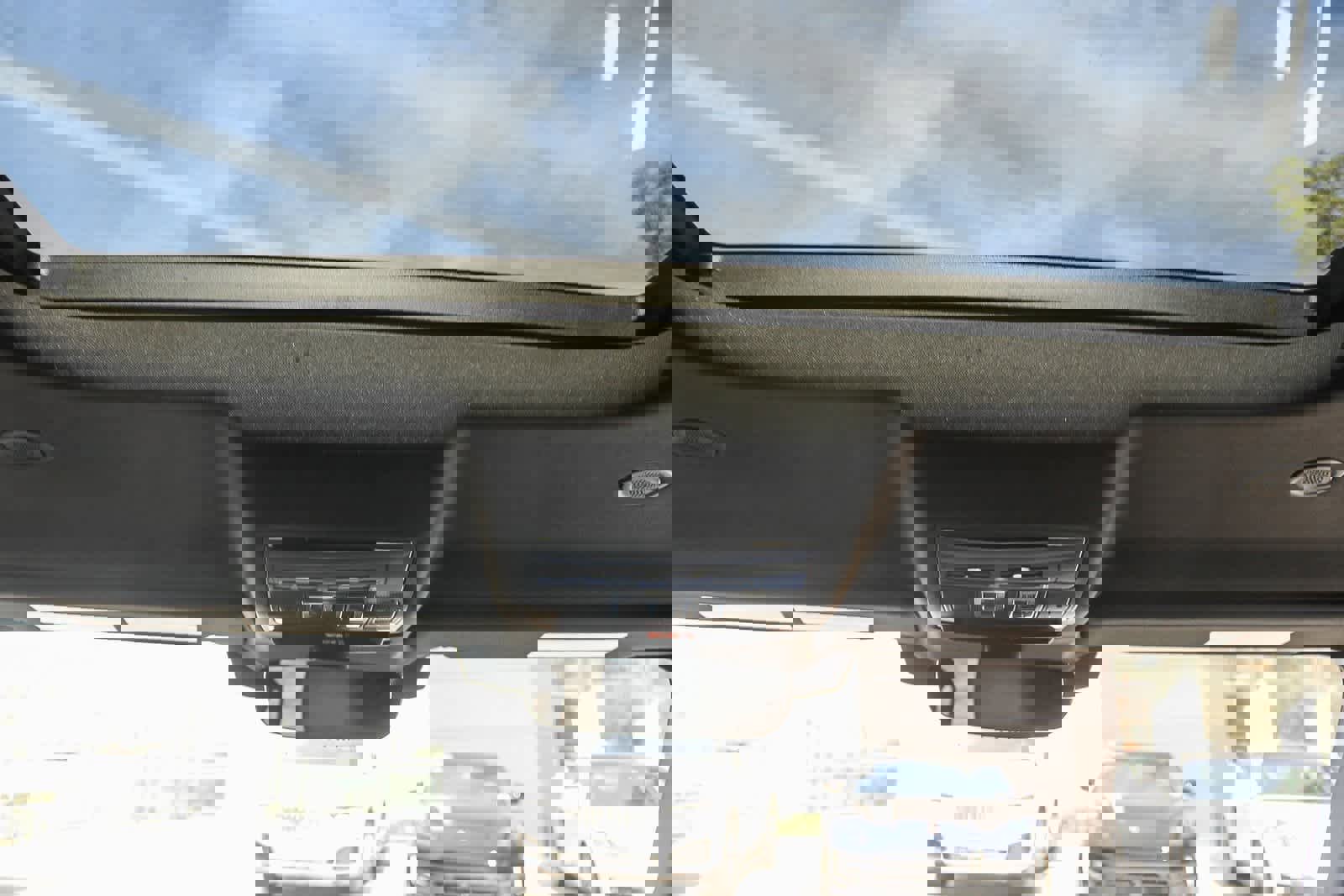 Used 2023 Land Rover Defender 130 SE image 16