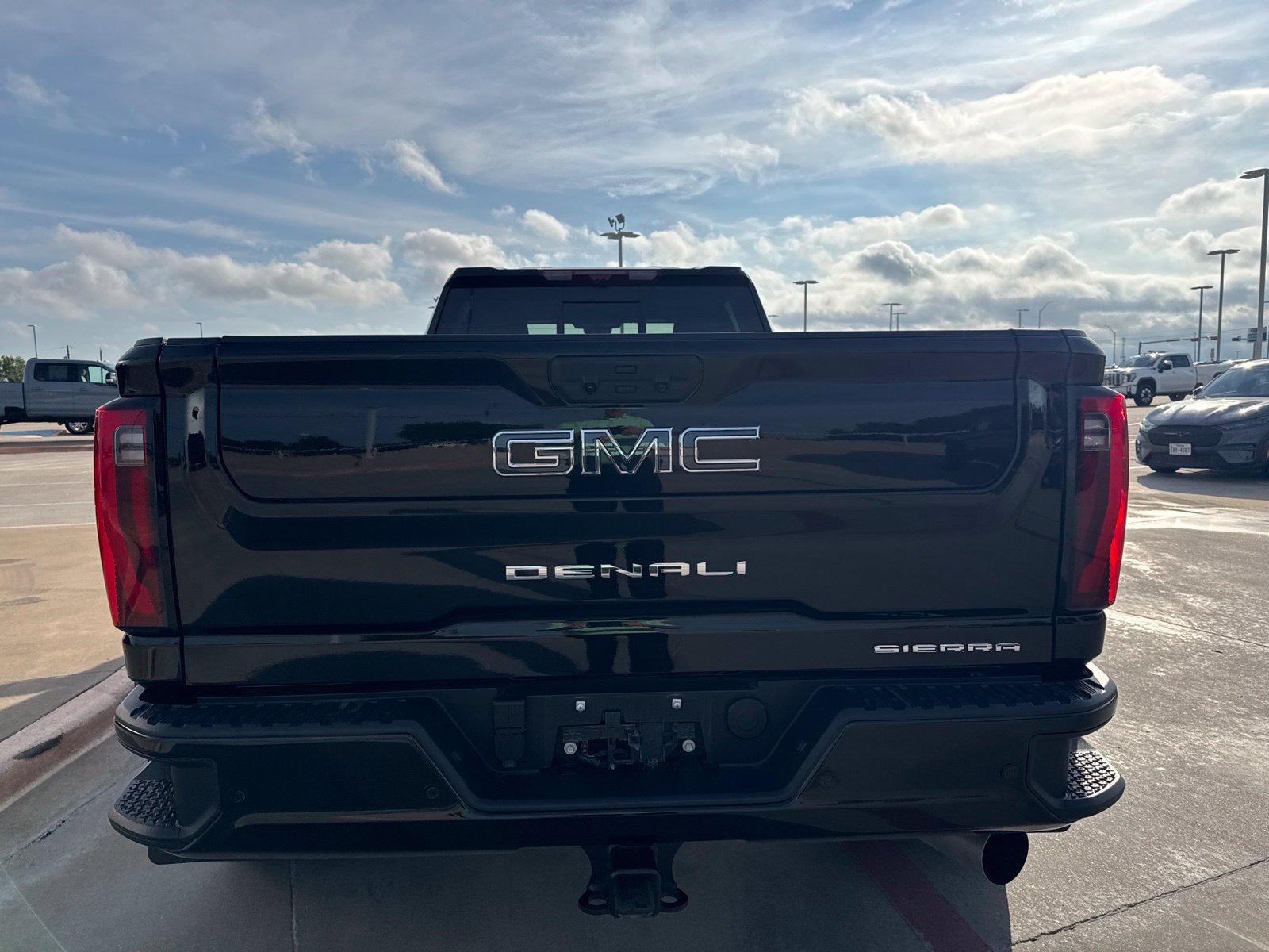Used 2026 GMC Sierra 3500 Denali Ultimate AWD/4WD image 4