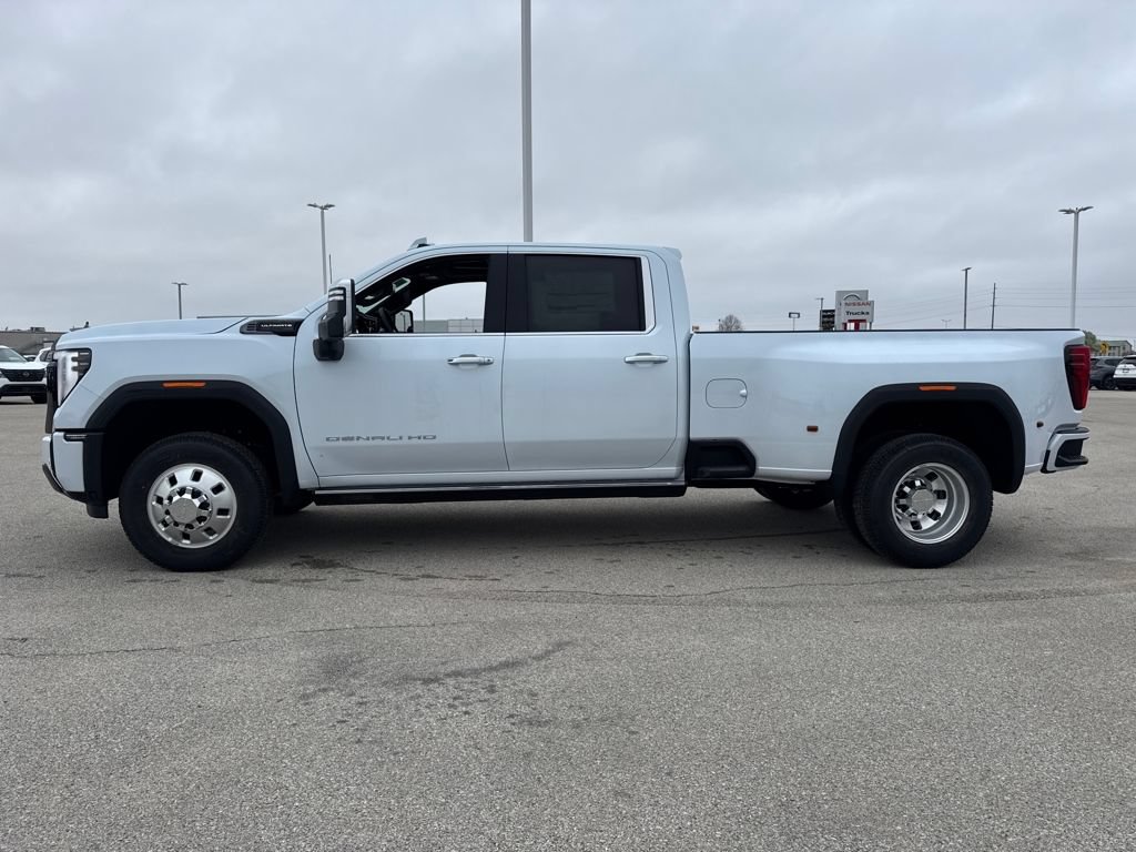 New 2026 GMC Sierra 3500 Denali Ultimate AWD/4WD image 3