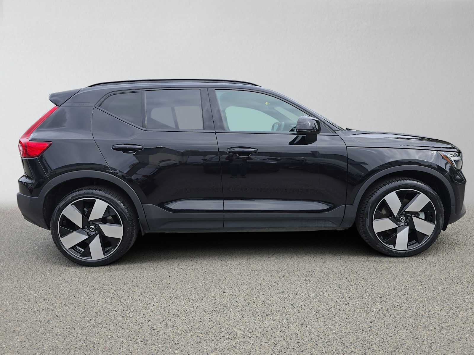 Certified 2023 Volvo XC40 Recharge Ultimate AWD/4WD image 3
