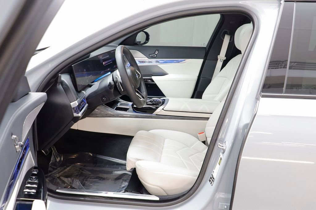 Used 2024 BMW 760i xDrive w/ Premium Package 2 image 6