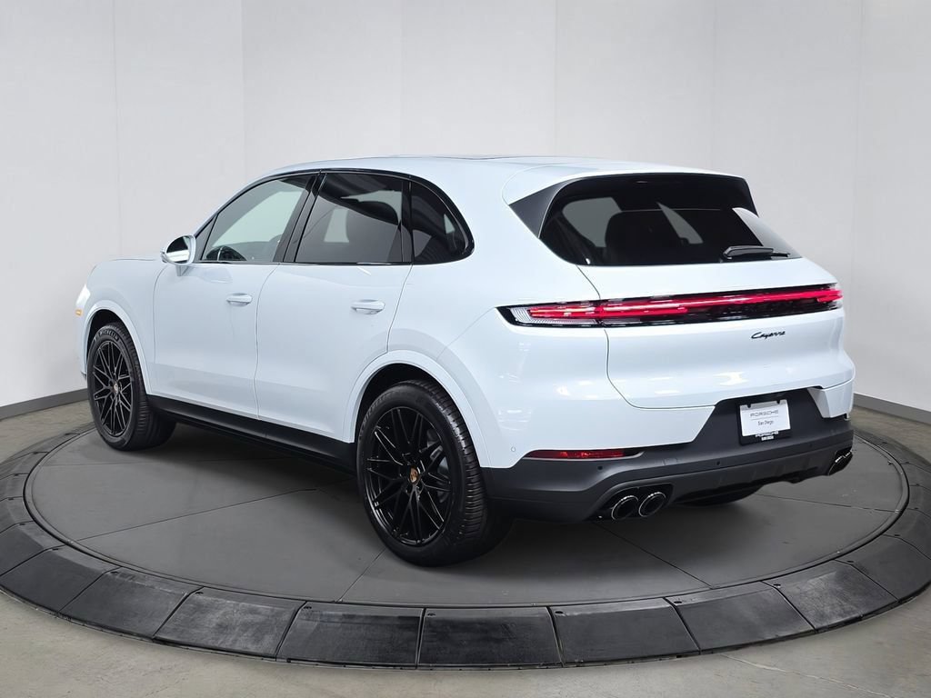 Certified 2025 Porsche Cayenne AWD/4WD image 3