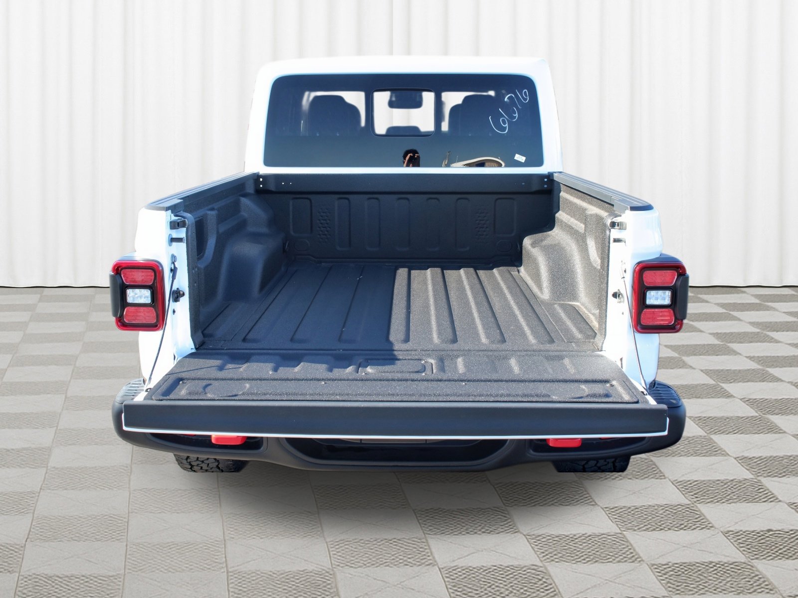 Used 2026 Jeep Gladiator Rubicon w/ Technology Group AWD/4WD image 25