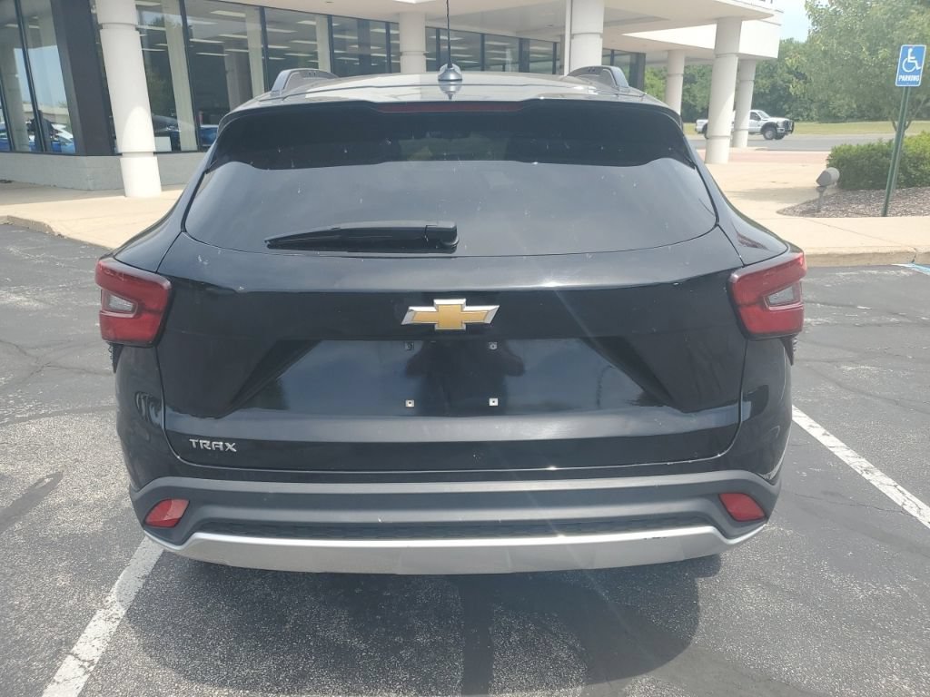 Used 2025 Chevrolet Trax LT w/ LT Convenience Package FWD image 8