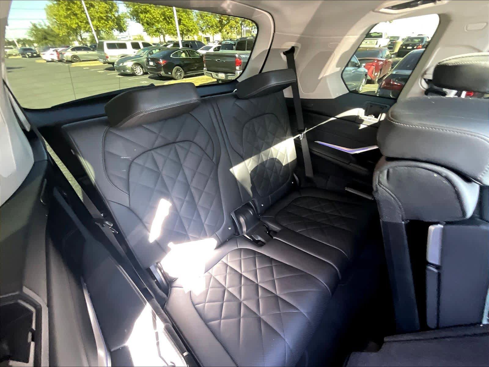 Used 2023 BMW X7 xDrive40i w/ Premium Package image 28