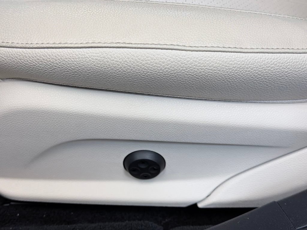 Used 2019 Mercedes-Benz E 300 image 16