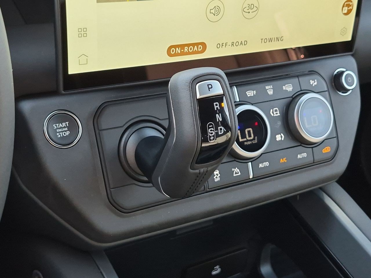 New 2026 Land Rover Defender 110 X-Dynamic SE AWD/4WD image 18