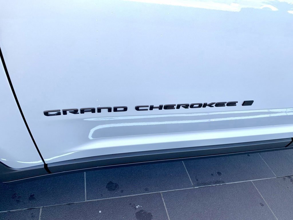 Used 2025 Jeep Grand Cherokee Limited image 10