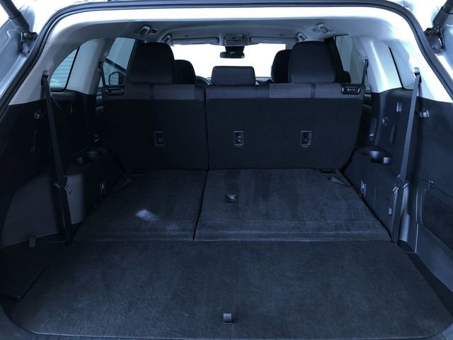 Used 2024 Toyota Highlander LE image 33