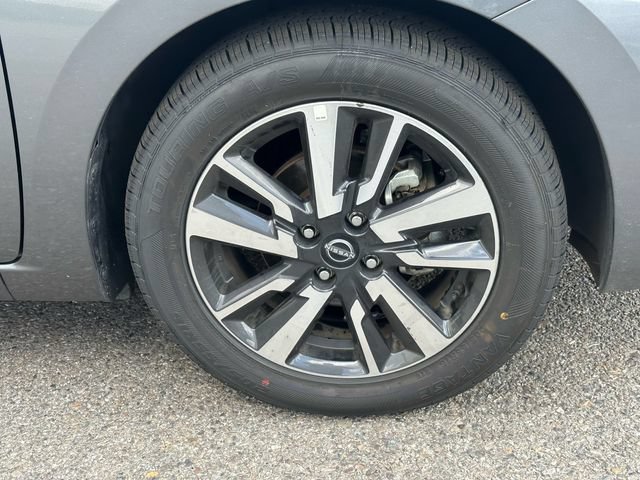 Used 2025 Nissan Versa SV FWD image 14