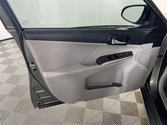 Used 2012 Toyota Camry L image 17