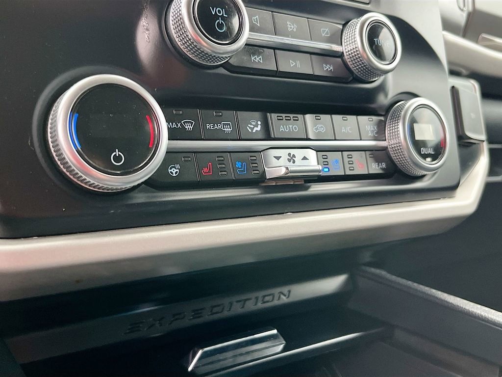 Used 2023 Ford Expedition XLT image 16