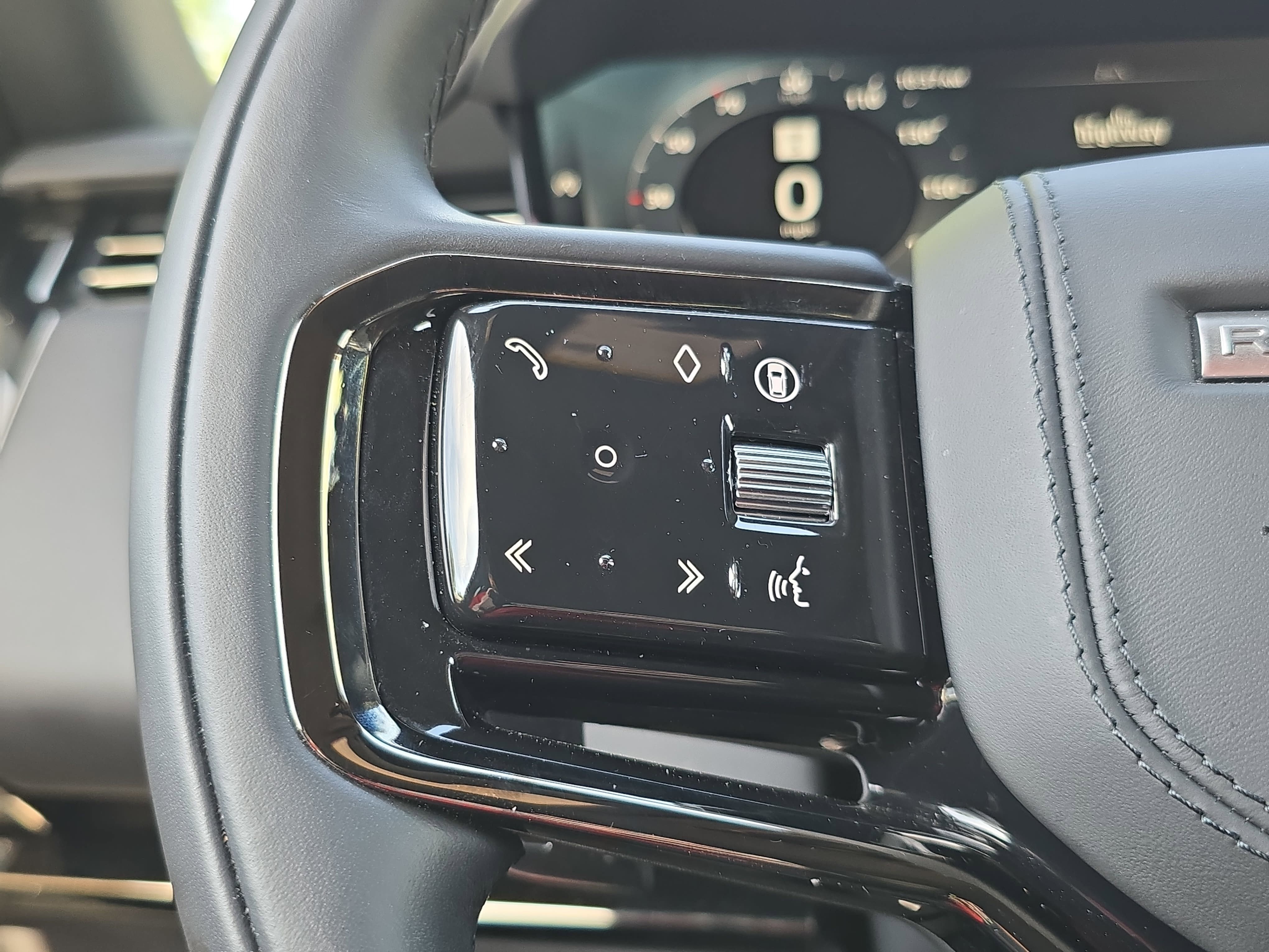 Certified 2025 Land Rover Range Rover Sport Dynamic SE image 17