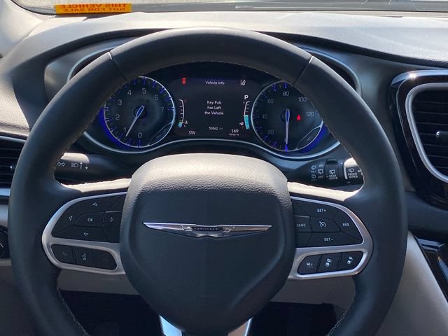 Used 2024 Chrysler Pacifica Touring-L FWD image 8