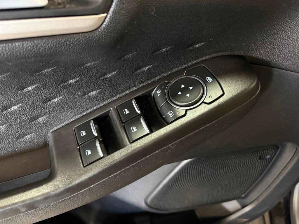 Used 2020 Ford Escape SE image 16