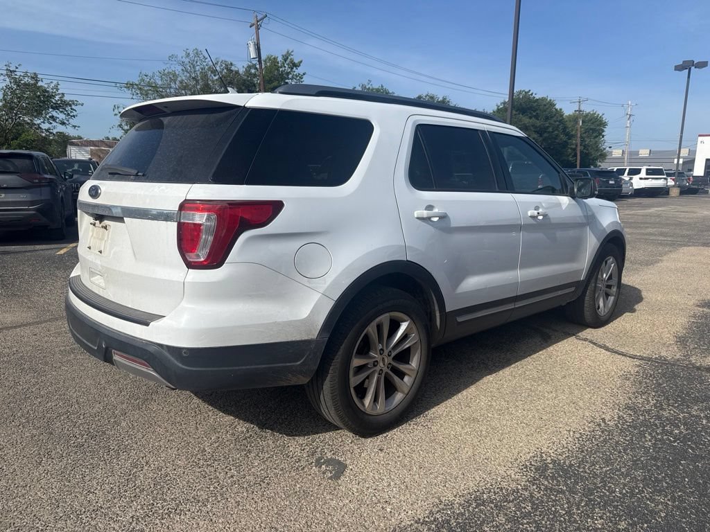 Used 2019 Ford Explorer XLT w/ Equipment Group 202A FWD image 2