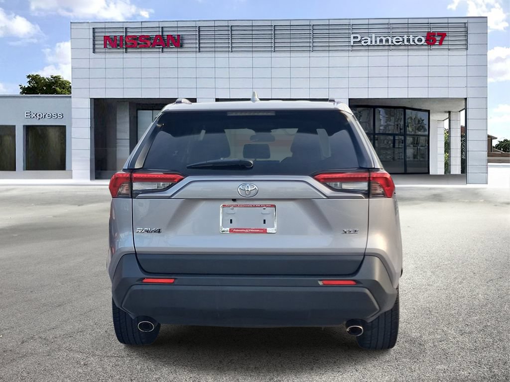 Used 2020 Toyota RAV4 XLE Premium FWD image 5