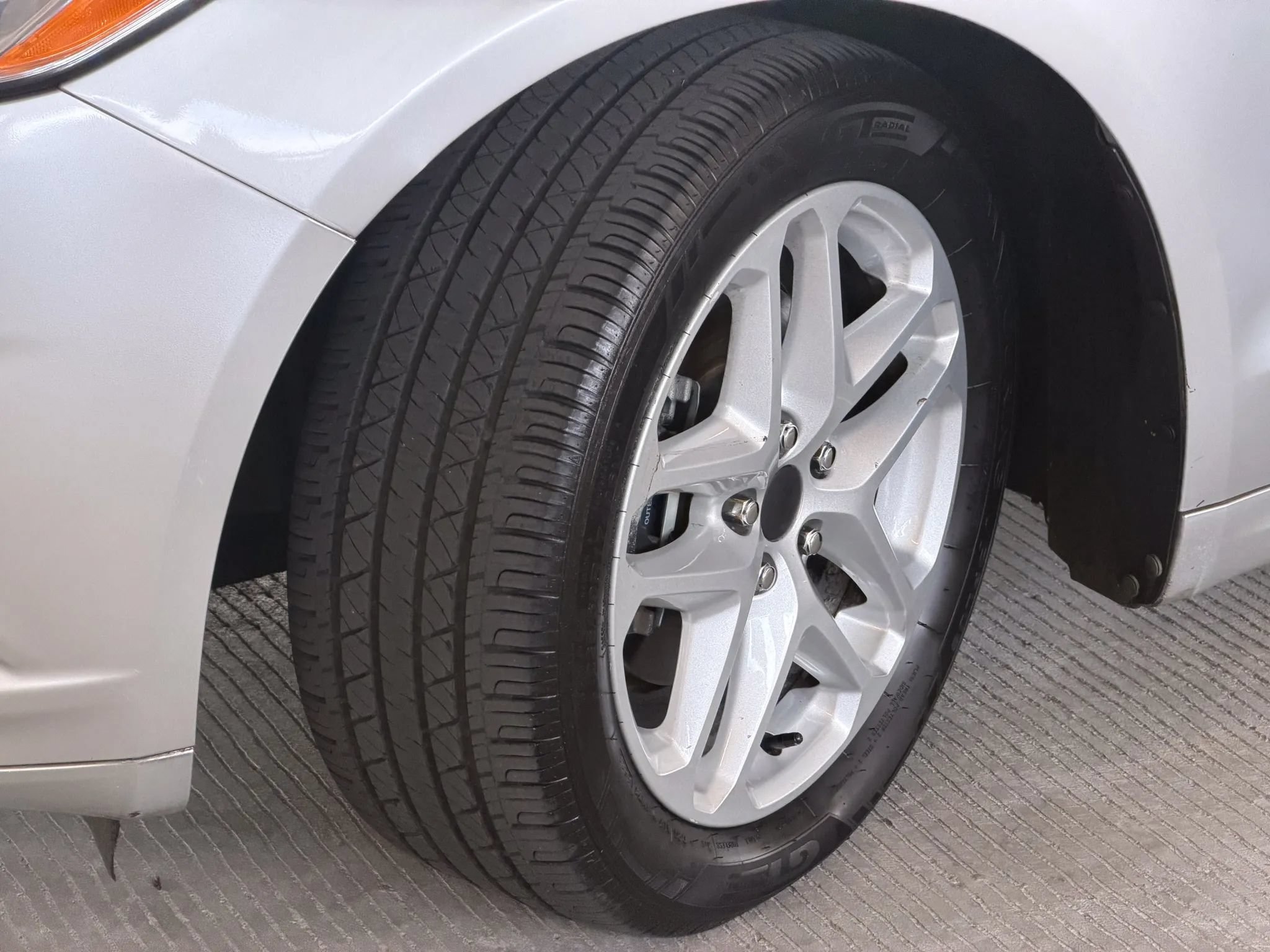 Used 2014 Ford Fusion SE w/ Equipment Group 202A FWD image 14