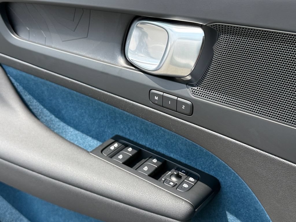 Certified 2023 Volvo C40 P8 Recharge Plus AWD/4WD image 37