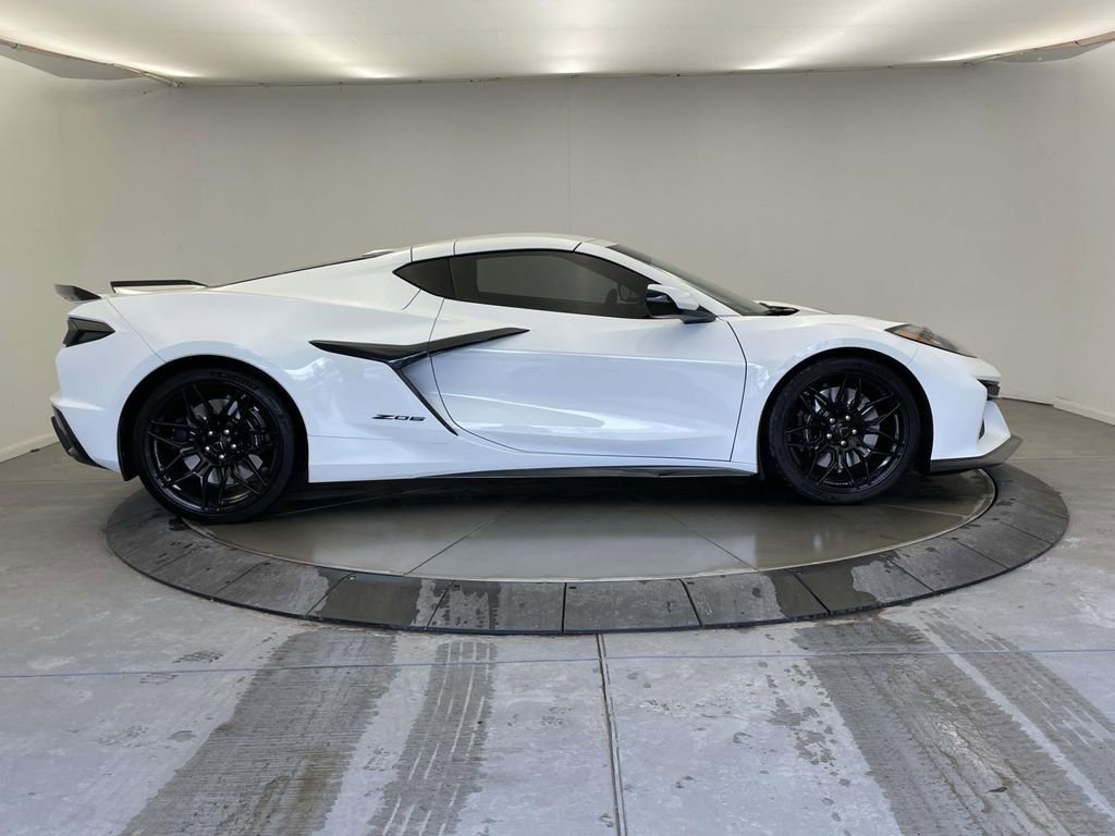 Used 2025 Chevrolet Corvette Z06 image 8