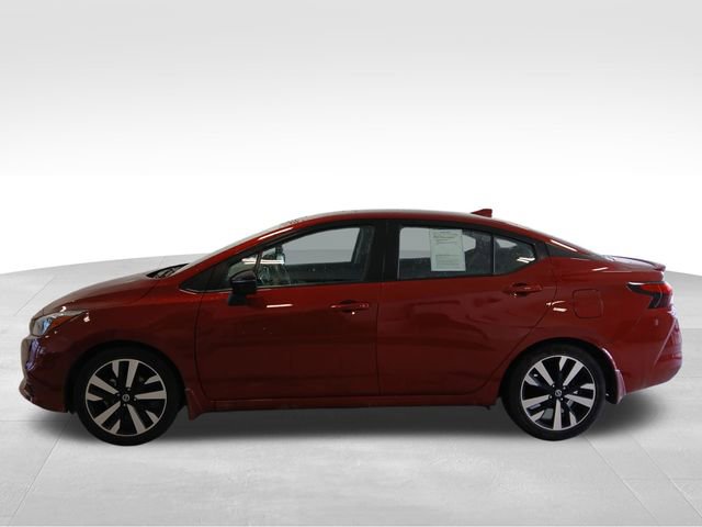 Used 2022 Nissan Versa SR image 2