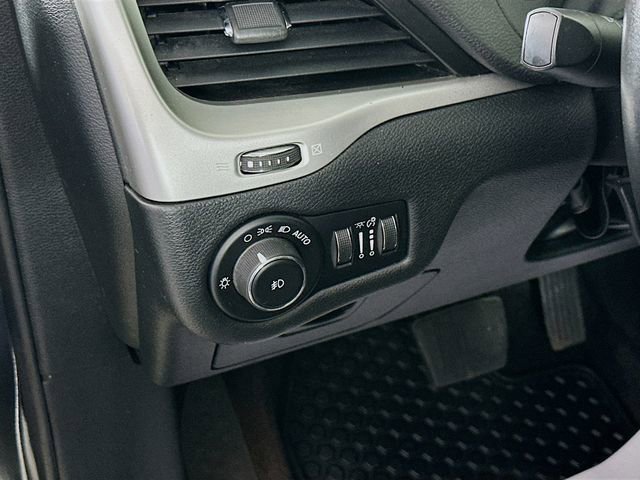 Used 2016 Jeep Cherokee Trailhawk image 11