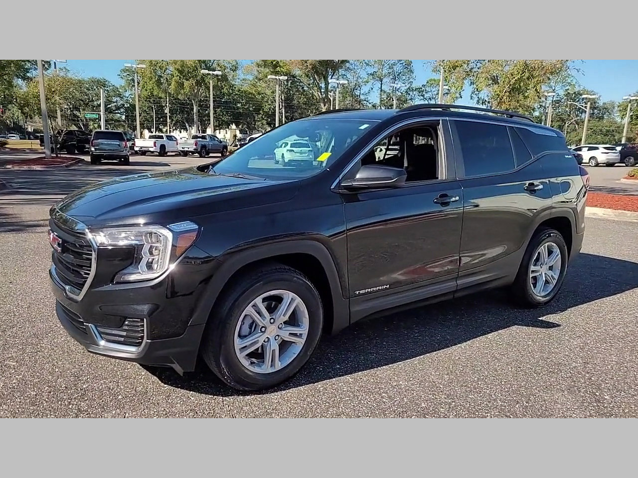 Used 2022 GMC Terrain SLE w/ Driver Convenience Package image 32