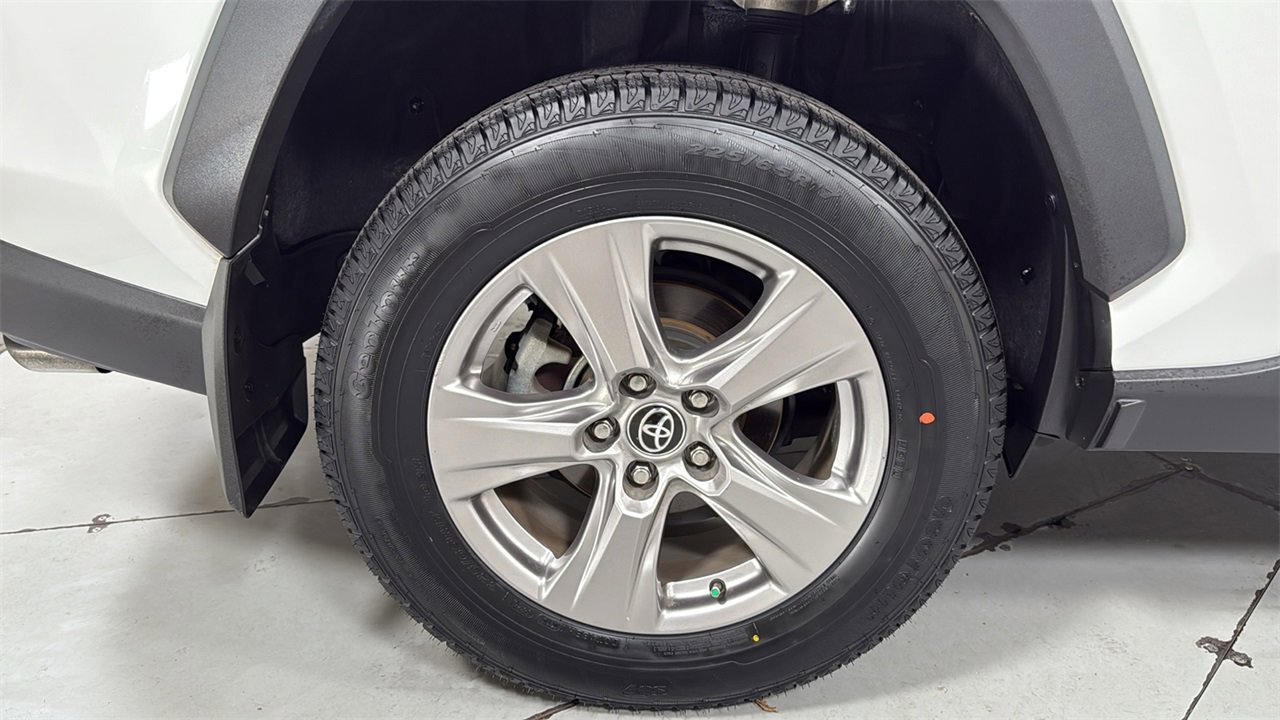 Used 2022 Toyota RAV4 XLE image 22